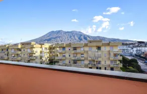 Beautiful Apartment in Volla With Wifi and 3 Bedrooms - Image 2