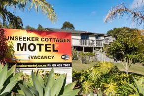 Sunseeker Cottages Motel - Image 5