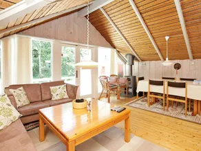 Peaceful Holiday Home in Humble With Beach - Image 2