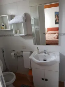 B&b Apricot - Image 2