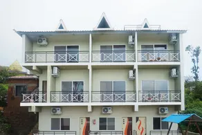 S Ramada by OYO Rooms - Image 3