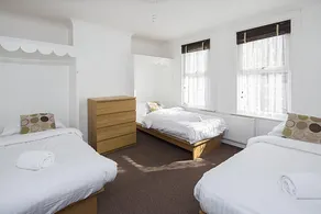 Cecil House - An Inviting 3-bedroom in Rochester - Image 2