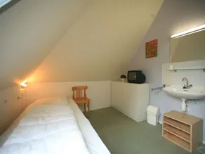 Detached bungalow with microwave and WiFi, within nature - Image 5