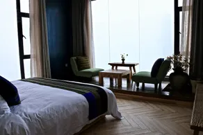 Sunny Hotel - Image 1
