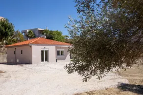 3-bed Villa in Palaioloutra With Private Pool - Image 5