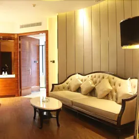Royal Garden Hotel - Image 5