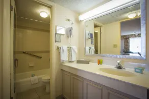 Sandcastle Resort at Lido Beach - Image 4
