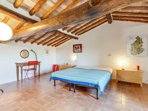 Lovely Holiday Home in Castellina in Chianti with Garden - Image 3