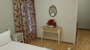 Feanis House - Image 2
