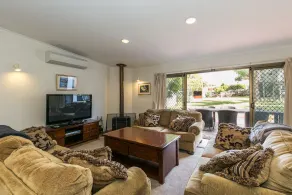 Beachfront Cottages Torquay - Image 5