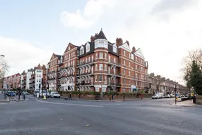 Stylish Battersea Park Home - Image 4