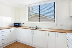Beachside Unit Near Convention Centre - Image 5