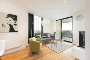 Modern 2 bed for 4 Guests - 15 Mins to LDN Bridge! - Image 3