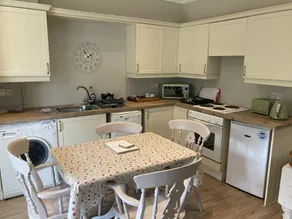 Pinewood Cottage Deluxe Self Catering Apartments - Image 3
