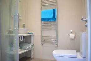 2 Bedroom House Near City Centre - Image 5
