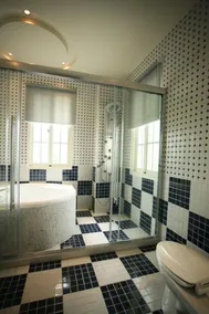 Blue Hyatt Inn - Image 4