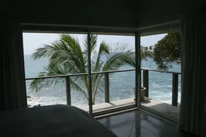 Kona Bay Seaclusion-Oceanfront with Pool - Image 3