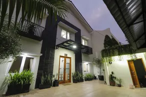 RedDoorz Syariah Plus near Dharmawangsa - Image 3