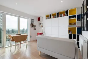 Chic & Contemporary Studio Apartment With Balcony in East London - Image 2