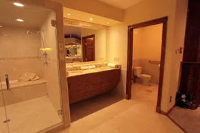 Sybaris Pool Suites Indianapolis - Image 2