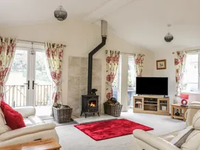 Pine Tree Lodge - Image 4