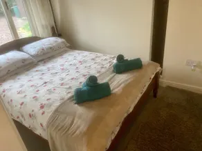 Cozy Cabin Retreat in Gloucestershire - Image 3