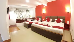 Hotel Flora Fountain - Image 3