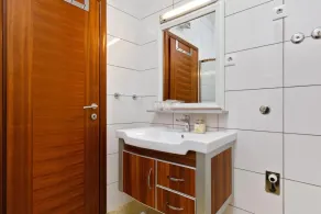 Ark Beach Apartments - Image 5