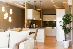 142m² Bright Alimos Apartment with Marina View - Image 3