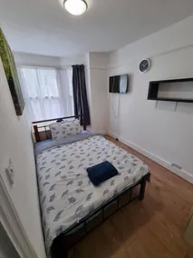 Lovely 5-bed House in London - Image 5