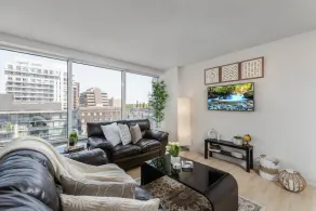 Corner Suite - Yonge & Bloor - Image 4