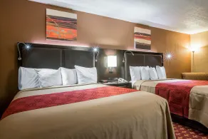 Econo Lodge - Image 4