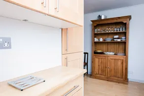 3 Bedroom House in Battersea Accommodates 5 - Image 3