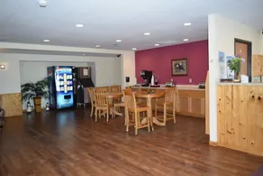 North Shore Inn and Suites - Image 3