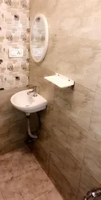 Rambharose Hotel - Image 5