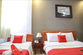 RedDoorz Plus near Hoang Van Thu Park - Image 2