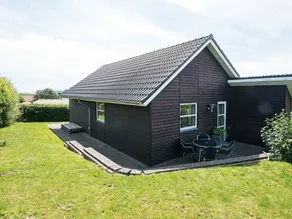 Beautiful Holiday Home in Juelsminde With Jacuzzi - Image 4