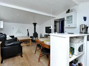 Quaint Holiday Home in Fanø near Beach - Image 2