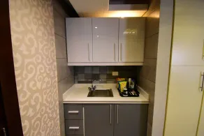 Crown Royal Hotel - Image 2