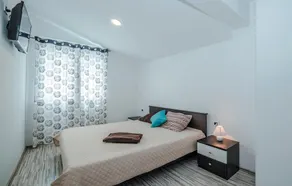 Stunning Home in Vrsi Mulo With Wifi and 4 Bedrooms - Image 2