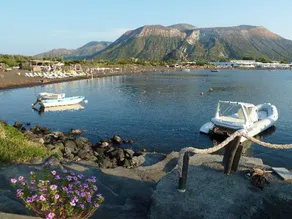 House With 2 Bedrooms in Vulcano, With Enclosed Garden - 800 m From the Beach - Image 2