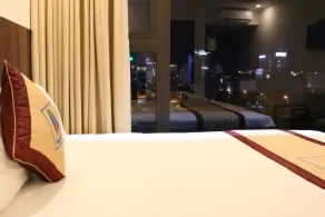 Apple Hotel - Image 2