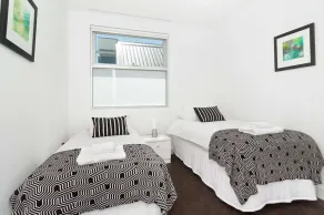 Apartment on Broadway - Image 2