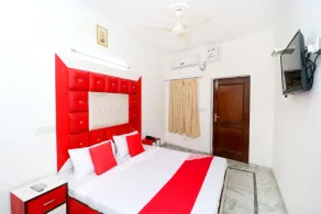 Hotel Royal Palace by OYO Rooms - Image 2
