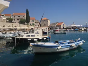 Beautiful White Stone Seafront House in Bol, With Panoramic Views - Image 2