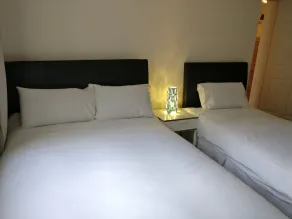MetroStays - Antiques Quarter - Image 2