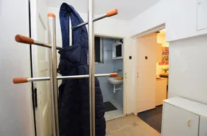 Top Location Economy Studio - Image 2