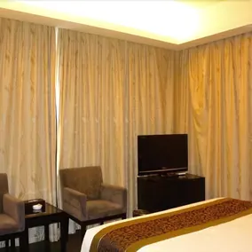 Champs Elysees Hotel Haining - Image 2