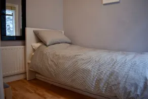 Charming 2 Bedroom Cottage in Central Location - Image 2