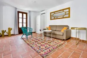 OYO Urban Vida Alcazar - Image 4